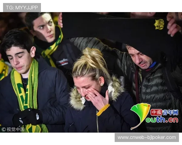 南特球迷横幅抗议管理层，球队保级压力巨大